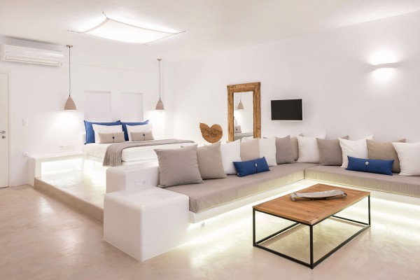The sitting area of our Luxury Suite with Sea View and Outdoor Jacuzzi